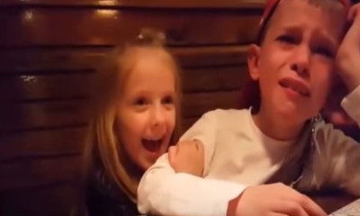 Οι απίστευτες αντιδράσεις παιδιών που μαθαίνουν οτι θα αποκτήσουν αδερφάκι (vid)