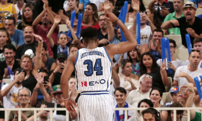 Ελλάδα-Ιταλία: Ξεσήκωσε το ΟΑΚΑ με τα καρφώματα του ο Αντετοκούνμπο (videos)