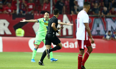 Περί Μπαράλες στο Ολυμπιακός-Αστέρας Τρίπολης: Προέχει το πέναλτι ανεξάρτητα με το οφσάιντ! (vid)