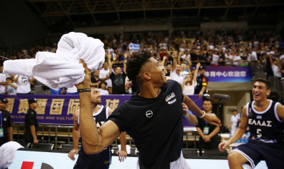 Γιάννης Αντετοκούνμπο: «Τρελάθηκαν» ξανά μαζί του στην Κίνα (photos)