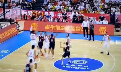 Ποιος Χάρντεν και ποιος Σπανούλης! Ρώσος κάνει πέντε βήματα σε μια φάση και δεν σφυρίζονται (video)