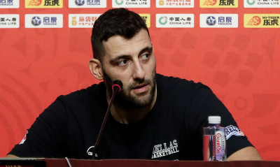 Μπουρούσης: «Μη λέμε μεγάλα λόγια. Μια γροθιά γιατί δέκα χρόνια είναι πολλά»