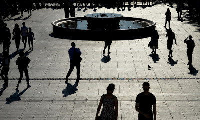 Σκηνές πανικού στο Σύνταγμα: «Έγδυσαν» τον αντιπρόεδρο της Βουλής