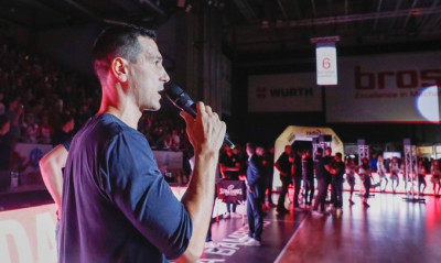 Τιμή σε Ζήση από Μπάμπεργκ: Απέσυρε τη φανέλα με το «6» (video)