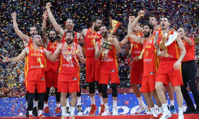 Η πανηγυρική φωτογραφία του Γιούλ μέσα από τα αποδυτήρια (photo)