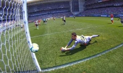 Η κεφαλιά που… αυτονομήθηκε και πήγε στα δίχτυα! (video)