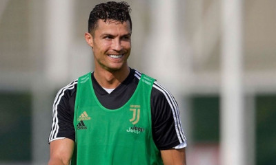 To σχόλιο του Ρονάλντο από τον καναπέ του τη στιγμή της βράβευσης του Μέσι (pics)