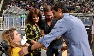 Παναθηναϊκός ΟΠΑΠ-ΑΕΚ: Δίπλα στην Μυρτώ ο Δημήτρης Γιαννακόπουλος (photos)