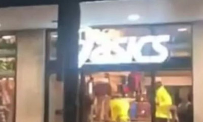 Χαμός: Χάκερς έβαλαν να παίζει πορνό σε οθόνη καταστήματος για 2 ώρες!