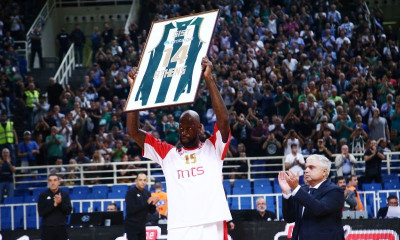 Ο Παναθηναϊκός τίμησε τον Γκιστ στην επιστροφή του στο ΟΑΚΑ (videos+photos)