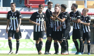 Απίστευτο: Έκλεψαν κάθισμα από τους πάγκους της Καλαμάτας! (photos)