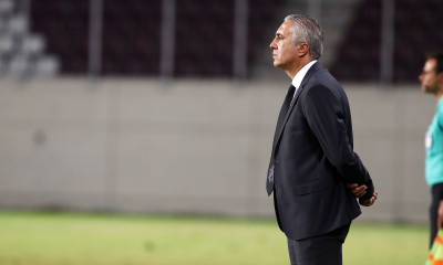 Κωστένογλου: «Δεν γίνεται να παίξεις σε αυτόν τον αγωνιστικό χώρο»