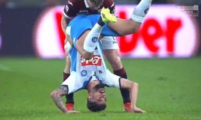 Σοκαριστικός τραυματισμός στο Νάπολι-Τορίνο (photos+video)