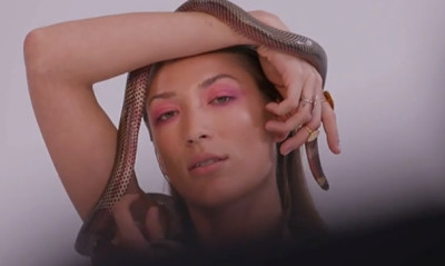 GNTM 2: Δείτε πού τρύπωσε το φίδι στη φωτογράφηση της Μαρτίνας (video)