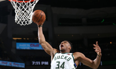 Τρομερός Giannis στη νίκη των Μπακς επί των Τζαζ (photos+videos)