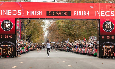 Απίθανος Κιπτσόγκε! Ο πρώτος αθλητής που έτρεξε τον μαραθώνιο σε λιγότερο από δύο ώρες! (video)