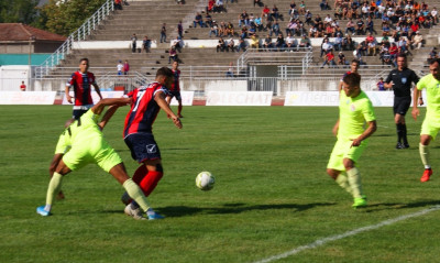 Πανηγύρισε στρατιωτικά στο Τρίκαλα-Ολυμπιακός Βόλου και πήγε να τα... μαζέψει μετά! (video)