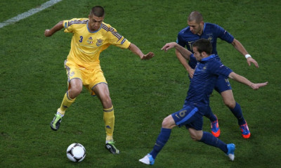 Σάλος με διεθνή ποδοσφαιριστή! Πήγε σε πάρτι με πόρνες και ναρκωτικά (photos+videos)