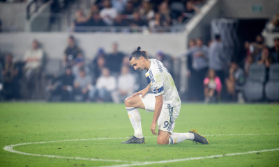 Απίστευτος Ζλάταν! Έδειξε τα γεννητικά του όργανα σε φιλάθλους! (video+photos)