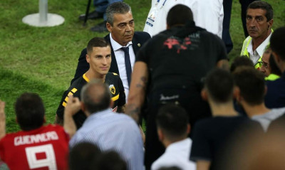 Ολυμπιακός-ΑΕΚ: Χαμός με Βράνιες, ξέσπασε το «Γ. Καραϊσκάκης»! (photos)