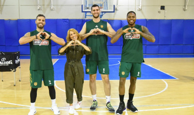 Η «πρόκληση» της Μαρίας Ηλιάκης σε τρεις «πράσινους» για καλό σκοπό (video+photos)