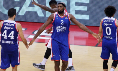 Ολυμπιακός-Αναντολού Εφές: Το έβαλε στο φινάλε και τα «άκουσε» ο Σίνγκλετον