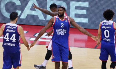 Ο λόγος που ο Σίνγκλετον σούταρε στην τελευταία επίθεση (photos)