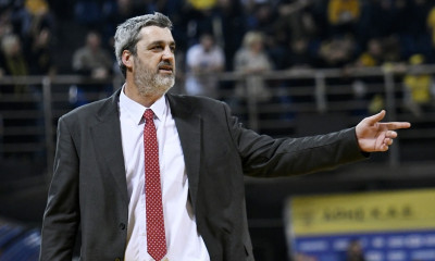 Οικονόμου: «Επικίνδυνο παιχνίδι, θέλουμε τον κόσμο δίπλα μας»