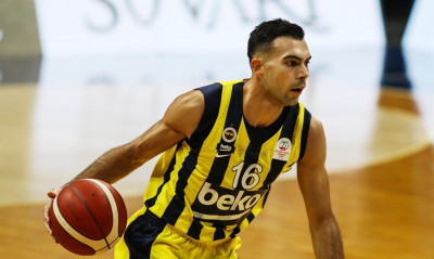 Χυδαία επίθεση των Τούρκων στον Κώστα Σλούκα