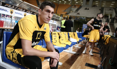 Λαρεντζάκης: «Μου είπαν στην ΑΕΚ πως δεν θα έπαιζα, αν δεν ανανέωνα»