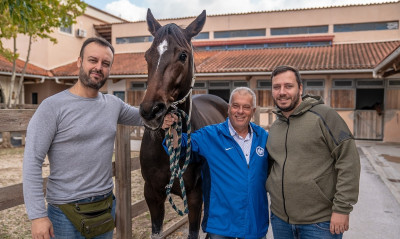 Μια παρέα φίλων γράφει ιστορία στον ελληνικό ιππόδρομο