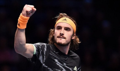 Ο τελευταίος πόντος που έδωσε στον Τσιτσιπά τη νίκη στο Λονδίνο (video)