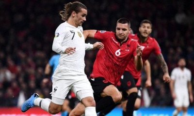 Αλβανία-Γαλλία: Ψέκασαν τους οπαδούς πριν τη σέντρα (photos+video)