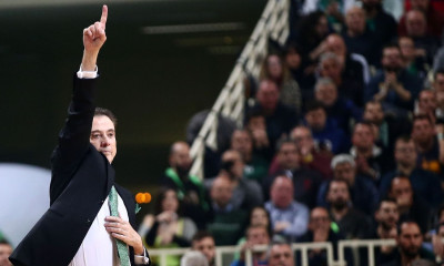 Αποθέωσε ομάδα και κόσμο ο ενθουσιασμένος Πιτίνο!