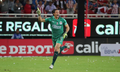 Απίστευτο γκολ τερματοφύλακα με βολέ από την περιοχή του!