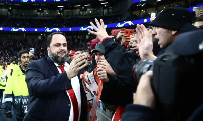 Τότεναμ-Ολυμπιακός: Η ερυθρόλευκη εξέδρα και τα τετ τετ του Μαρινάκη στο Λονδίνο (photos)