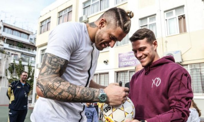 Ολυμπιακός-ΠΑΟΚ: Κούτρης και Πασχαλάκης σε σχολείο του Πειραιά