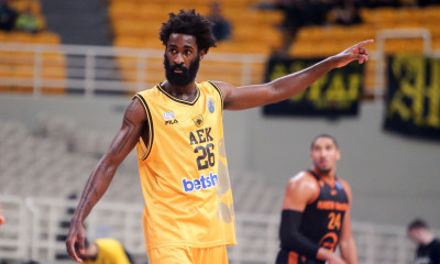 Ρατσιστική επίθεση στον Σαντ-Ρος – Η απάντηση της ΑΕΚ