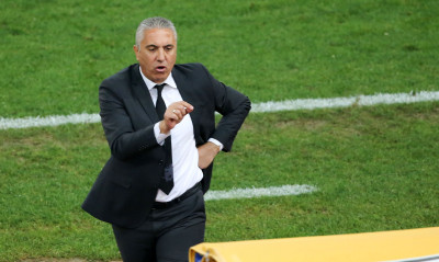 Κωστένογλου: «Ευελπιστώ ότι θα συνεχίσει και πάλι να πετάει ψηλά η ΑΕΚ»