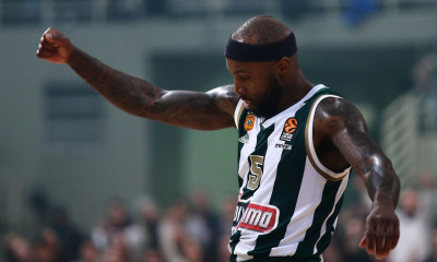 «PICK N ROLL» με τον γκαρντ του Παναθηναϊκού ΟΠΑΠ Ταϊρίς Ράις