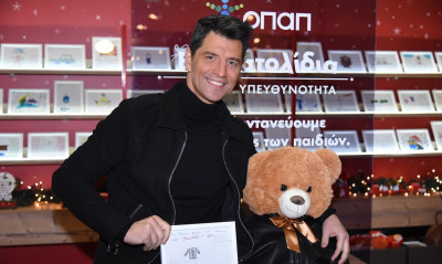 Δεκάχρονος ζήτησε για τα Χριστούγεννα το μπουφάν του Σάκη Ρουβά και η ευχή του πραγματοποιήθηκε
