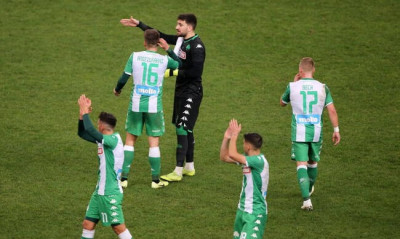 Μισοάδειο το ποτήρι…