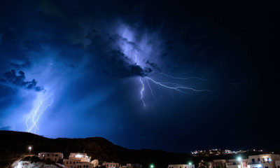 Κακοκαιρία: «Άνοιξαν» οι ουρανοί στην Αττική – Ποιες περιοχές «χτυπούν» σφοδρές καταιγίδες