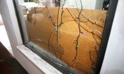 Οι ζημιές από την κροτίδα στην πολυκατοικία του Ευαγγέλου (photos)