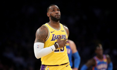 ΛεΜπρόν Τζέιμς: Ο «Βασιλιάς» έχει γενέθλια και το NBA τον αποθεώνει (video)