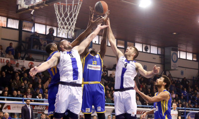 Ηρακλής-Περιστέρι 69-76: Με «καυτό» Γκρέι πέρασε από το Ιβανώφειο