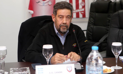 Αιχμηρή απάντηση Πιαλόγλου σε Κούγια με... ροζ τριαντάφυλλα!