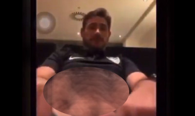 Σάλος! Πρώην προπονητής του Ολυμπιακού έδειξε τα γεννητικά του όργανα στο ίντερνετ! (video+photos)