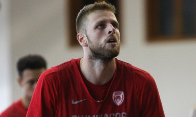 Ολυμπιακός: Επέστρεψε και επίσημα ο Χαραλαμπόπουλος