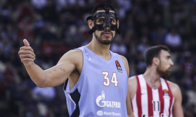 Ζενίτ: Ζημιά με Αγιόν